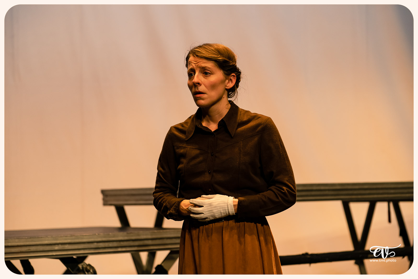 LA MESNIE H. - UN JOUR D'ÉTÉ